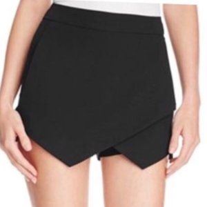 Asymmetrical black skort with zipper